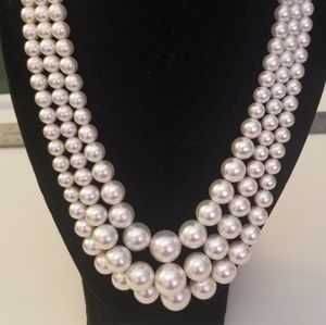 Vintage 3 strand faux pearl necklace